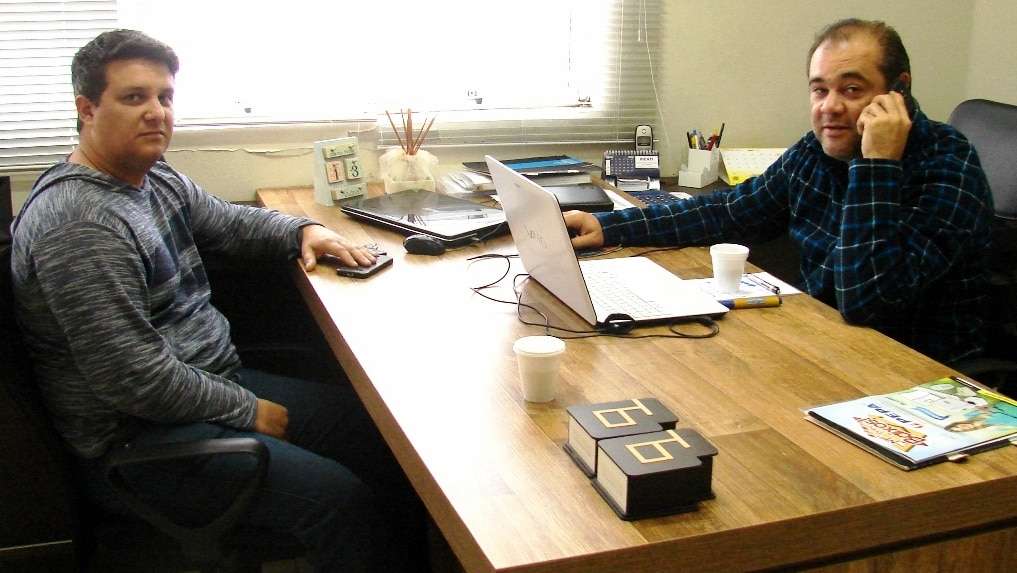 A AENOVE comemorou um ano de existência com um talk show com Hugo Olivo e convidados 3 Giovanni Brogni e o seu pré-candidato a vereador pelo PSD, Guilherme Vieira, um jovem muito educado e preparado para ser vereador.