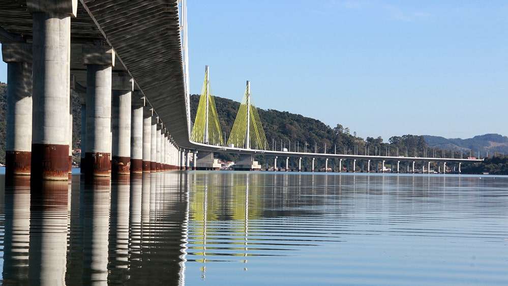 Viaduto do km 339 tem vigas concluídas e espera ligação com pistas