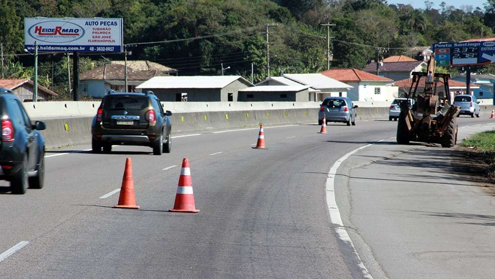 Velocidade é reduzida sobre ponte do Rio Tubarão, por obras na BR-101 1 Velocidade é reduzida sobre ponte do Rio Tubarão, por obras na BR-101