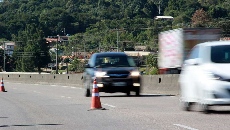 Velocidade é reduzida sobre ponte do Rio Tubarão, por obras na BR-101 2 Velocidade é reduzida sobre ponte do Rio Tubarão, por obras na BR-101