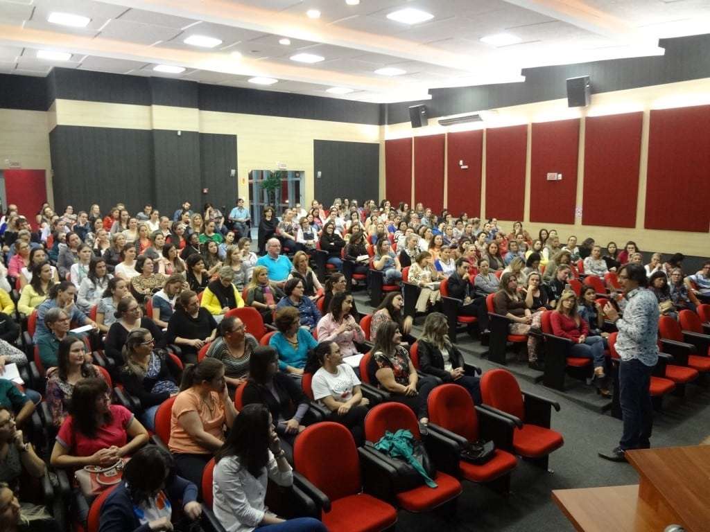 Coopera: Professores participam de palestra com Max Haetinger 1 Coopera: Professores participam de palestra com Max Haetinger