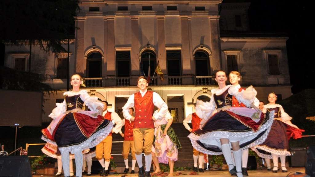 Grupo Folclórico Ítalo Brasileiro Nova Veneza brilha na Itália 2 Grupo Folclórico Ítalo Brasileiro Nova Veneza brilha na Itália