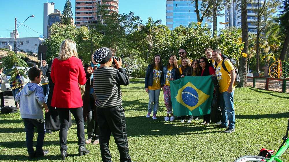 Padre e doze jovens da Diocese de Criciúma viajam para participar da Jornada Mundial da Juventude 12 Padre e doze jovens da Diocese de Criciúma viajam para participar da Jornada Mundial da Juventude