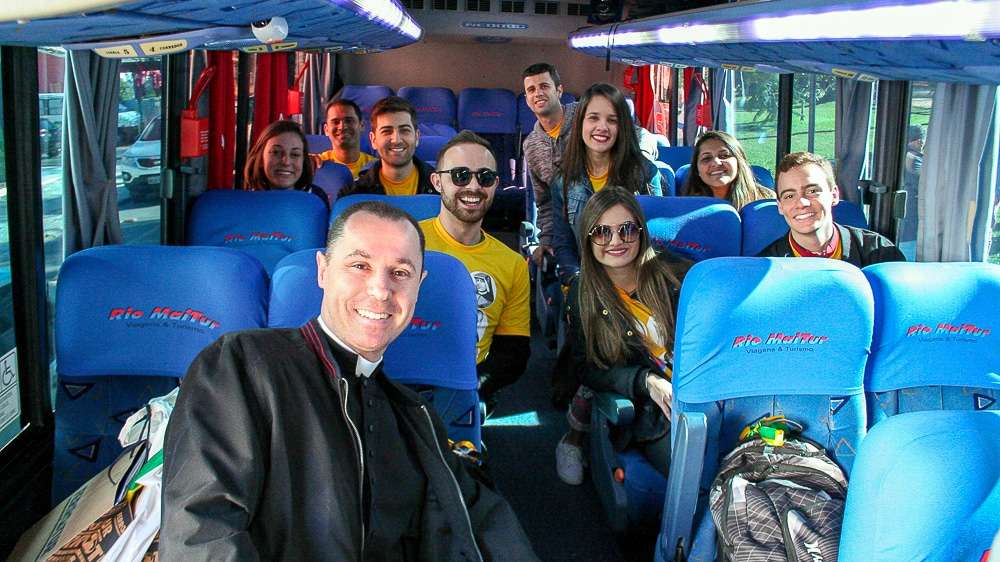 Padre e doze jovens da Diocese de Criciúma viajam para participar da Jornada Mundial da Juventude 1 Padre e doze jovens da Diocese de Criciúma viajam para participar da Jornada Mundial da Juventude
