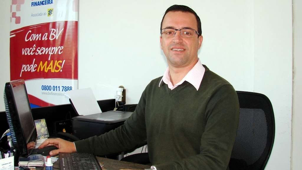 A AENOVE comemorou um ano de existência com um talk show com Hugo Olivo e convidados 5 O nosso amigo Gilberto Frigo, da Finacred, de Caravaggio. Ele não perde uma coluna. Obrigado