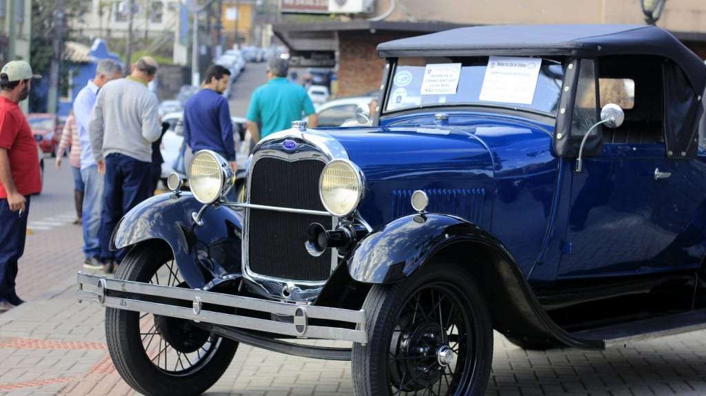 Exposição de carros antigos encanta público em Nova Veneza 1 Exposição de carros antigos encanta público em Nova Veneza