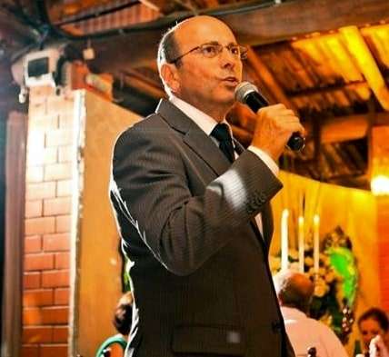 A AENOVE comemorou um ano de existência com um talk show com Hugo Olivo e convidados 2 O cantor João Cechinel, é intérprete de música italiana, vai se apresentar na segunda noite “enogastronômica”, no Ghellere, dia 22/07, próxima sexta-feira. O evento é promovido pela Confraria Pan & Vin. Imperdível.