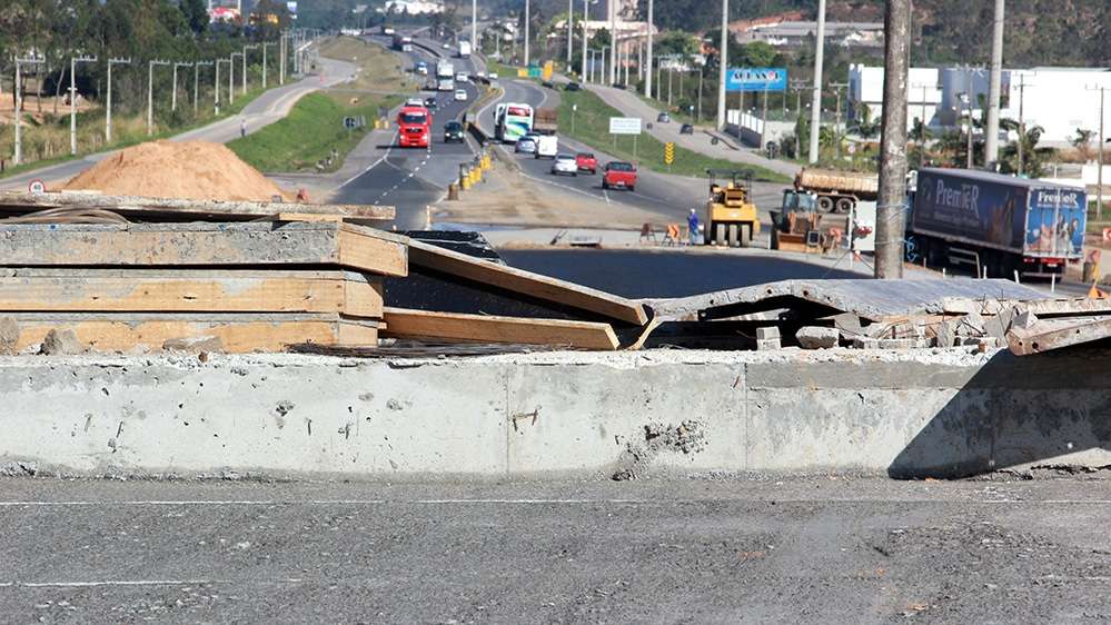 Viaduto do km 339 tem vigas concluídas e espera ligação com pistas (2)