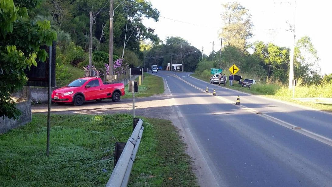 Motorista provoca saída de pista de outro veículo na SC-446