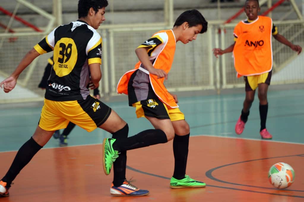 Disciplina, educação e muitos gols marcam o 16º Festival Anjos do Futsal/Unesc 3 Disciplina, educação e muitos gols marcam o 16º Festival Anjos do Futsal/Unesc
