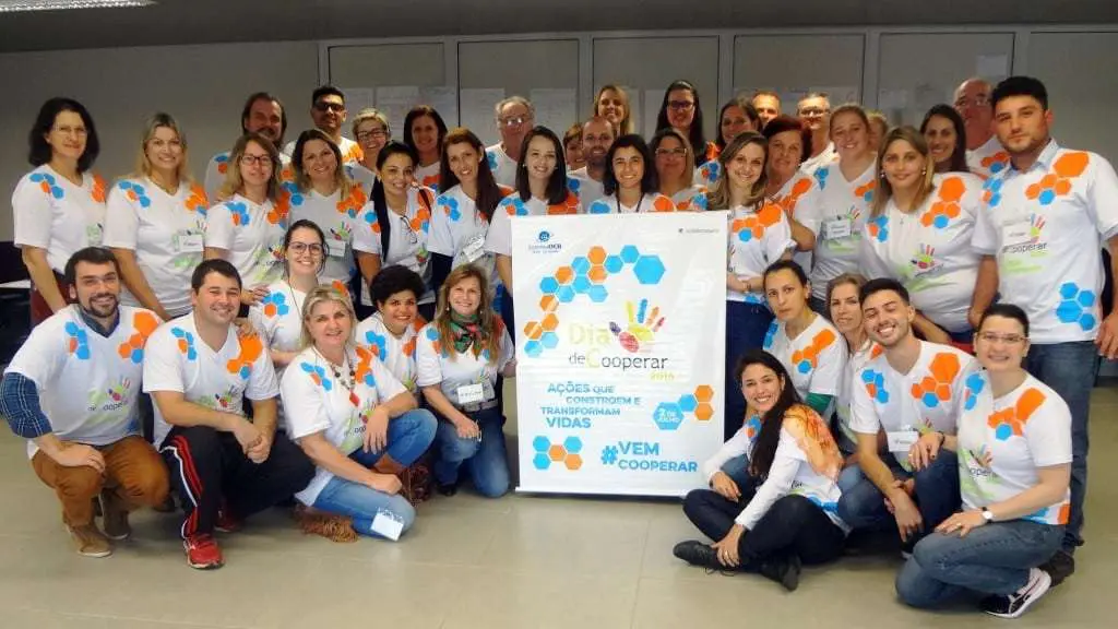 Dia de cooperar: voluntários participam de Workshop para criar projetos em rede