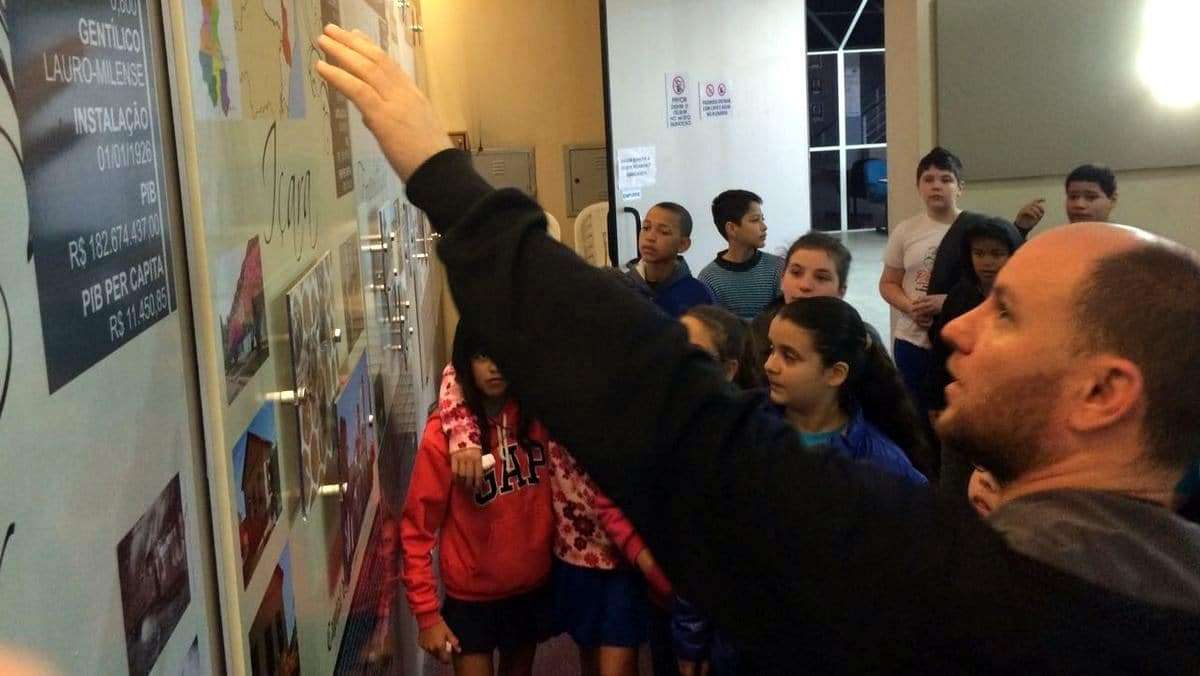 Alunos visitam a Amrec 1 Alunos visitam a Amrec