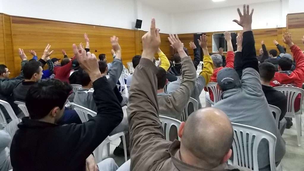 Metalúrgicos entram em estado de greve