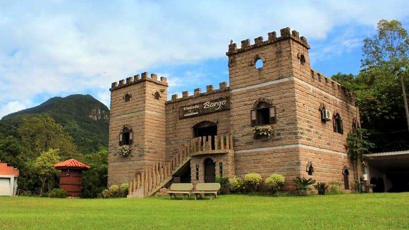 Recentemente Nova Veneza passou a ter mais três médicas formadas pela Unesc 3 Recentemente Nova Veneza passou a ter mais três médicas formadas pela Unesc