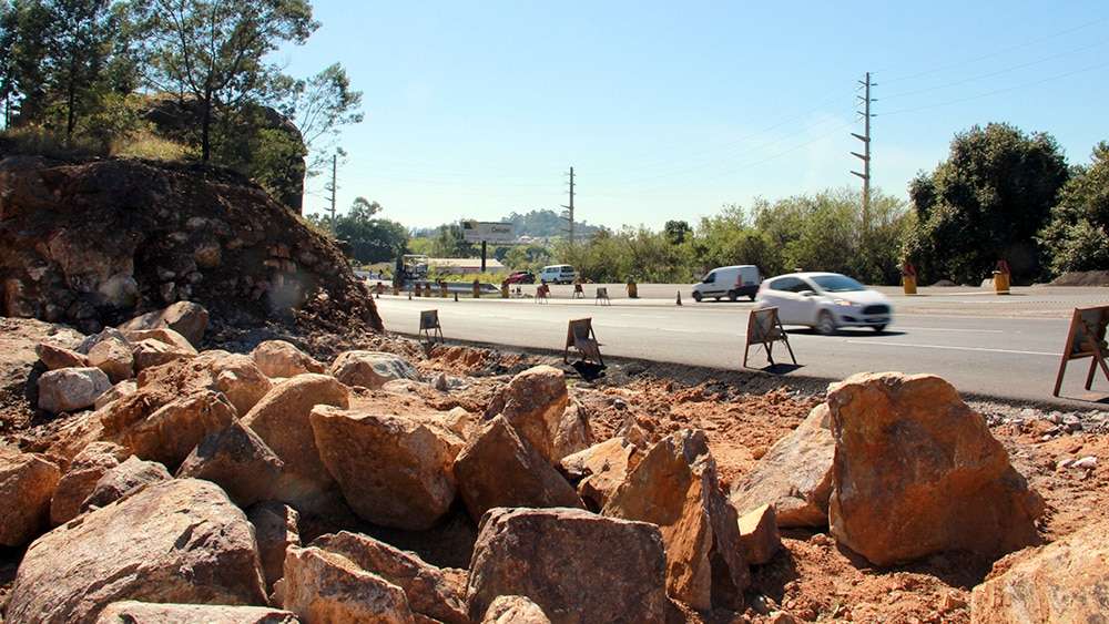 BR-101 será interrompida para a detonação de rochas, nesta quarta, 24 1 BR-101 será interrompida para a detonação de rochas, nesta quarta, 24