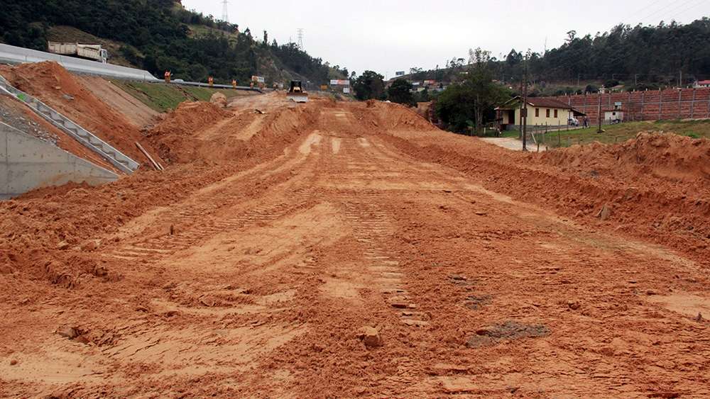 Começa a construção de via lateral no km 339 da BR-101 Sul/SC 5 Começa a construção de via lateral no km 339 da BR-101 Sul/SC
