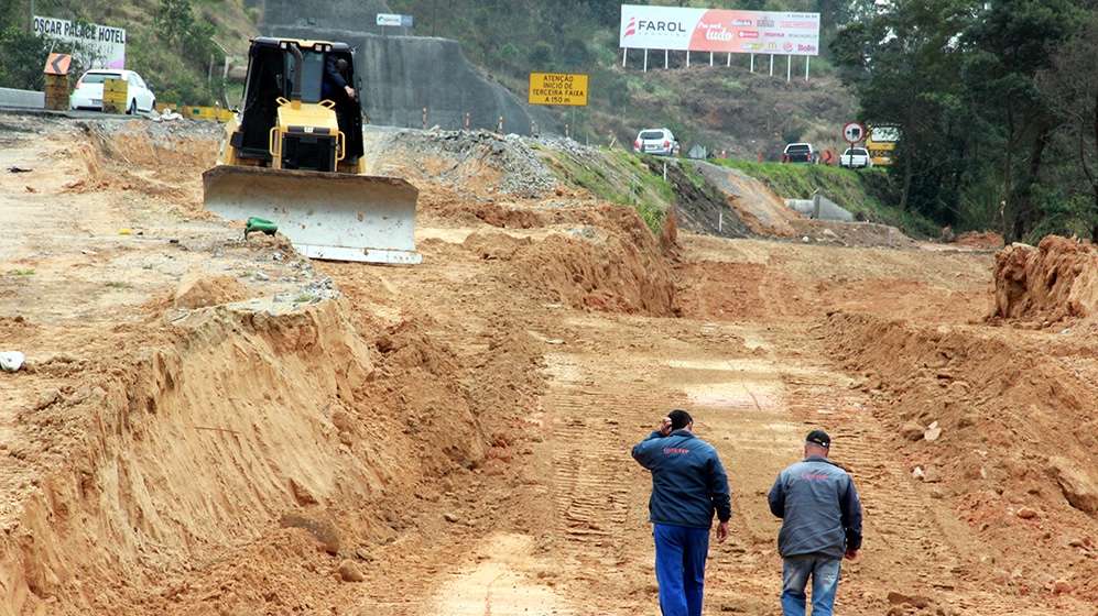 Começa a construção de via lateral no km 339 da BR-101 Sul/SC 6 Começa a construção de via lateral no km 339 da BR-101 Sul/SC