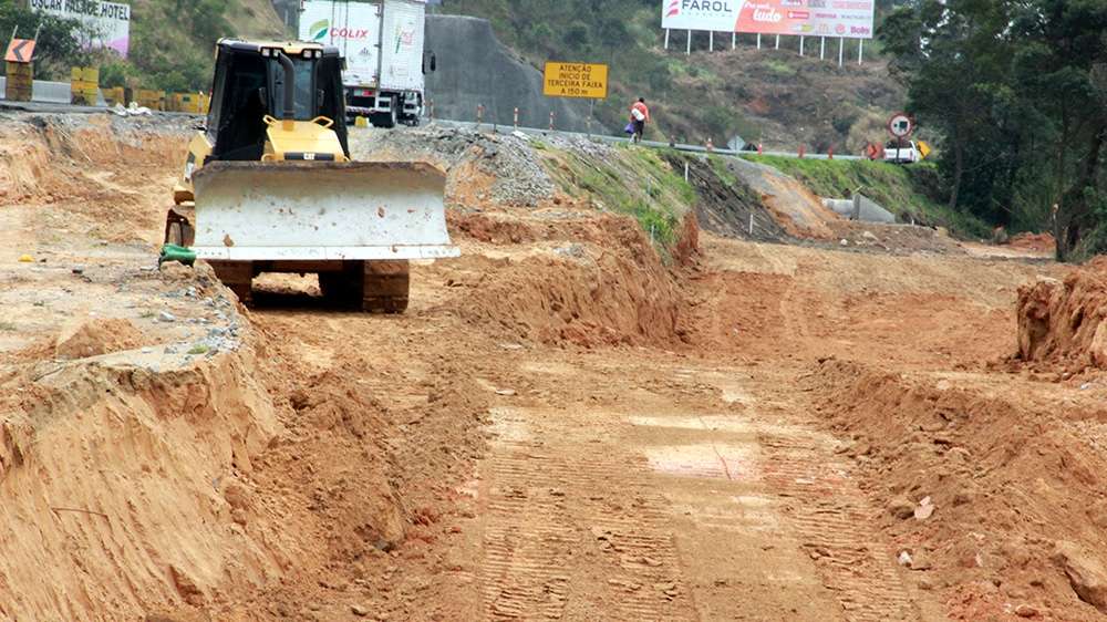 Começa a construção de via lateral no km 339 da BR-101 Sul/SC 7 Começa a construção de via lateral no km 339 da BR-101 Sul/SC