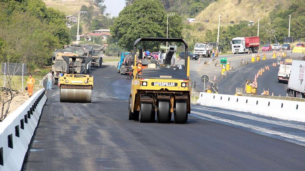 DNIT/SC aplica pavimento na ponte sobre o Rio Tubarão 1 DNIT/SC aplica pavimento na ponte sobre o Rio Tubarão