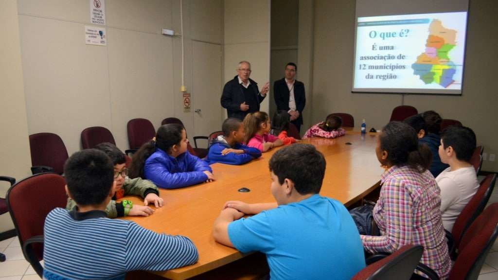 Alunos visitam a Amrec 4 Alunos visitam a Amrec