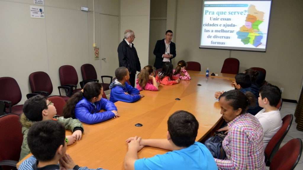 Alunos visitam a Amrec 2 Alunos visitam a Amrec