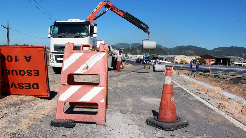 BR-101 será interrompida para a detonação de rochas, nesta quarta, 24 5 BR-101 será interrompida para a detonação de rochas, nesta quarta, 24