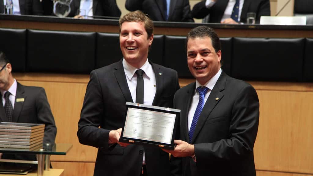Vereador de Nova Veneza recebe homenagem da Assembleia Legislativa de SC 1 Vereador de Nova Veneza recebe homenagem da Assembleia Legislativa de SC