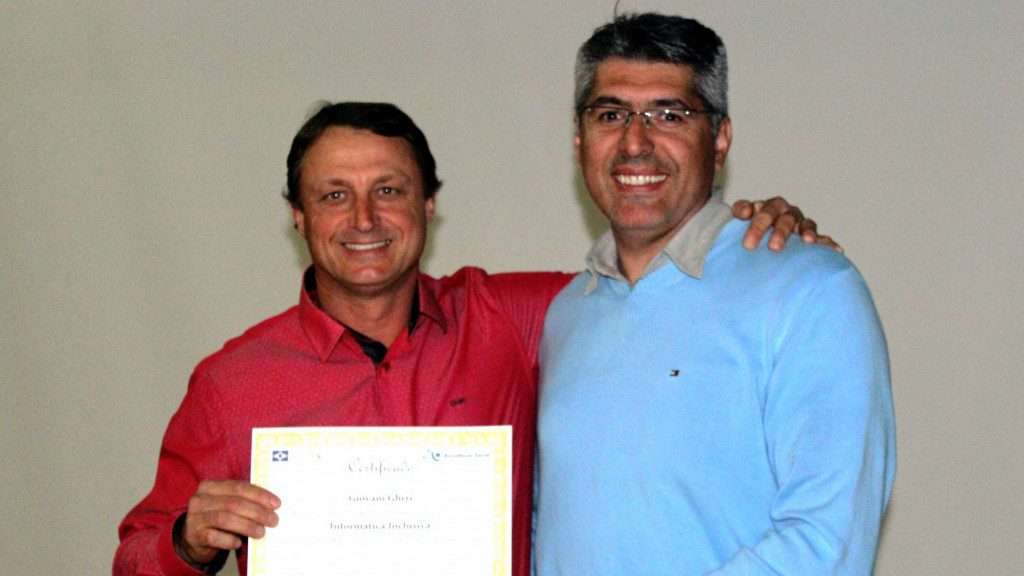 Cursos de Informática e Costura Industrial formam nova turma