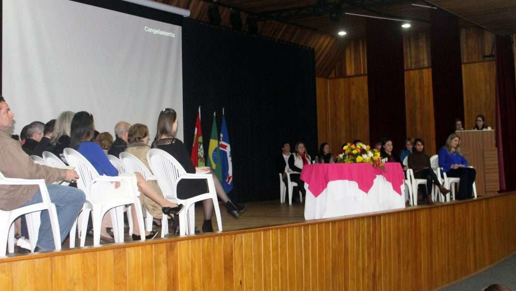 Cursos de Informática e Costura Industrial formam nova turma