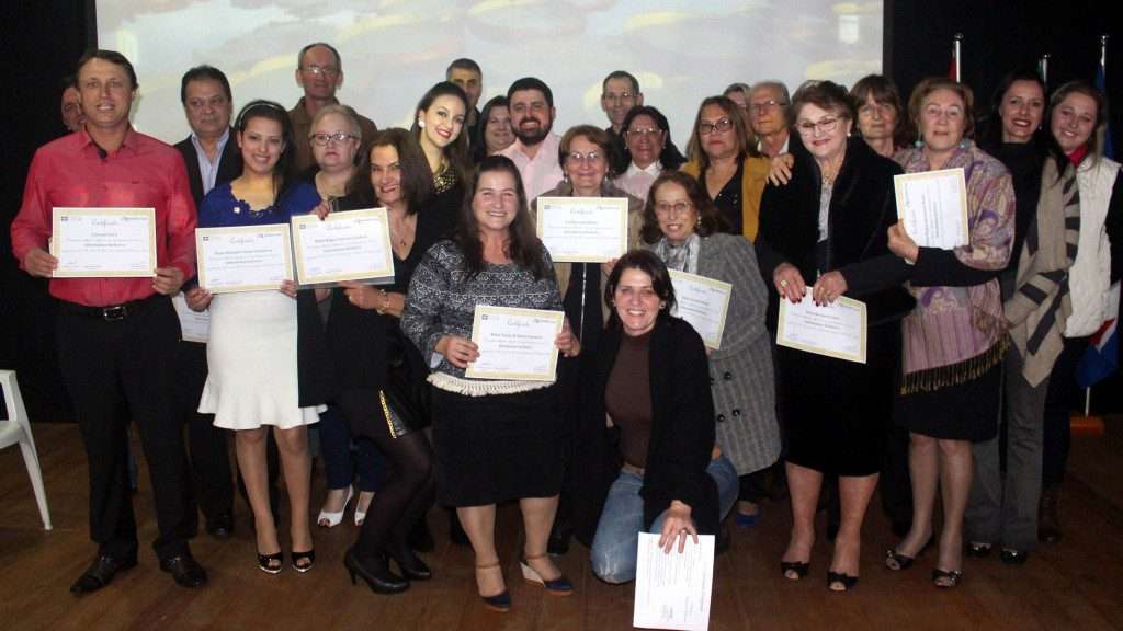 Cursos de Informática e Costura Industrial formam nova turma