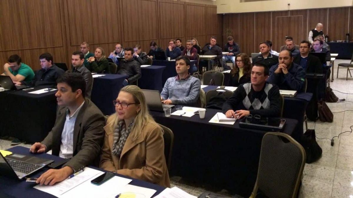 Coopera participa de treinamento sobre metodologia de revisão tarifária