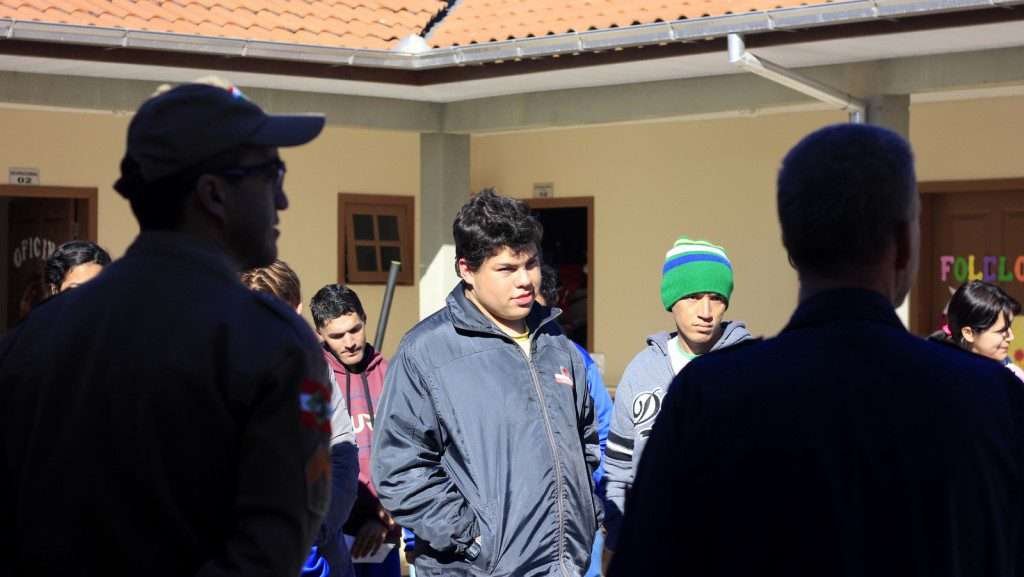 Apae promove reflexão nas ruas de Nova Veneza com apoio da Polícia Militar e Corpo de Bombeiros