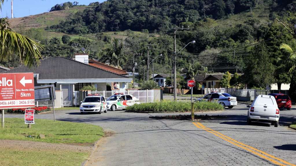 Apae promove reflexão nas ruas de Nova Veneza com apoio da Polícia Militar e Corpo de Bombeiros