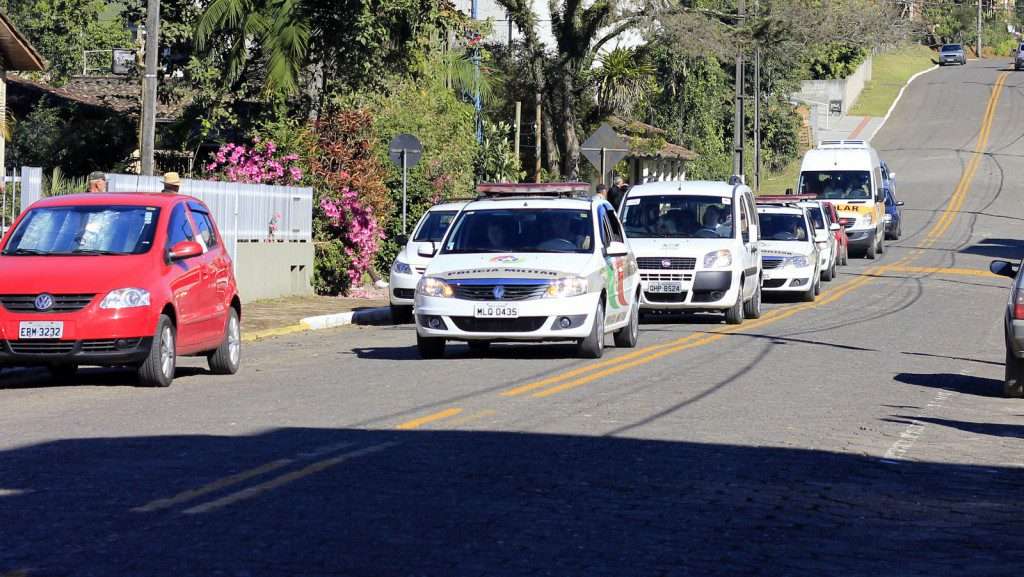 Apae promove reflexão nas ruas de Nova Veneza com apoio da Polícia Militar e Corpo de Bombeiros