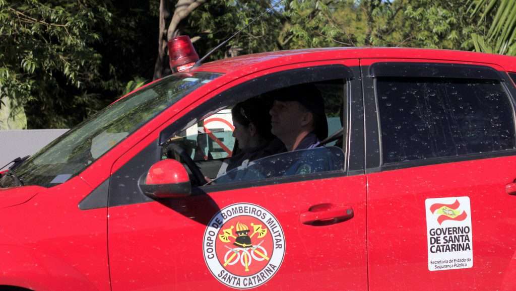 Apae promove reflexão nas ruas de Nova Veneza com apoio da Polícia Militar e Corpo de Bombeiros