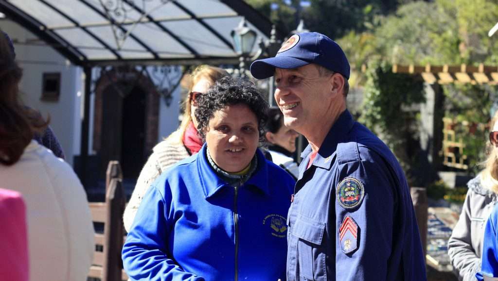 Apae promove reflexão nas ruas de Nova Veneza com apoio da Polícia Militar e Corpo de Bombeiros
