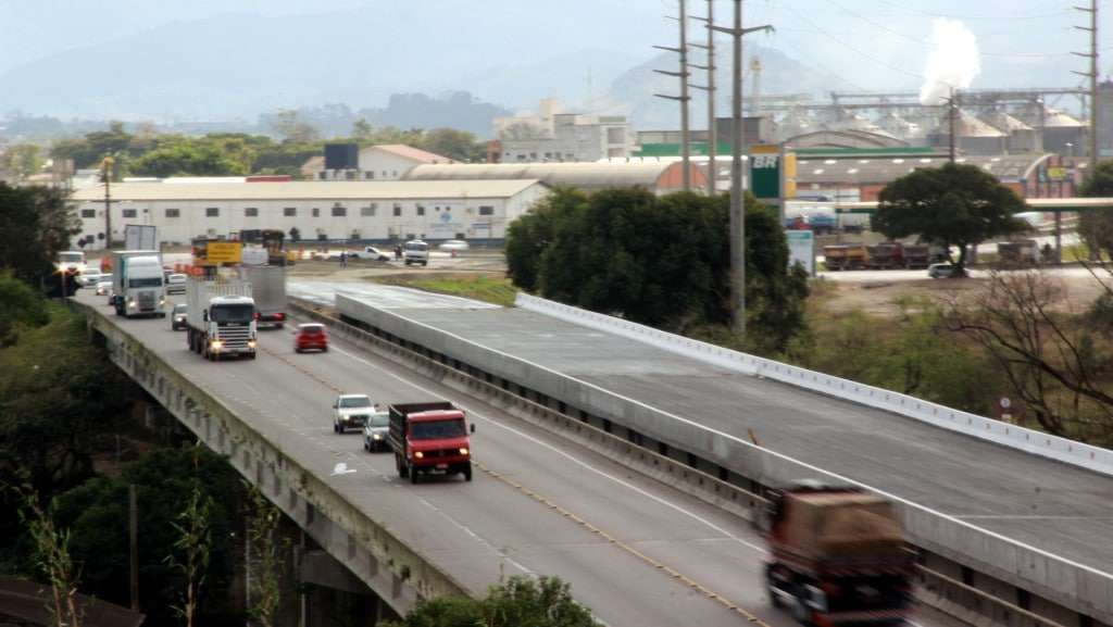 BR-101 será interrompida para a detonação de rochas, nesta quarta, 31 3 BR-101 será interrompida para a detonação de rochas, nesta quarta, 31