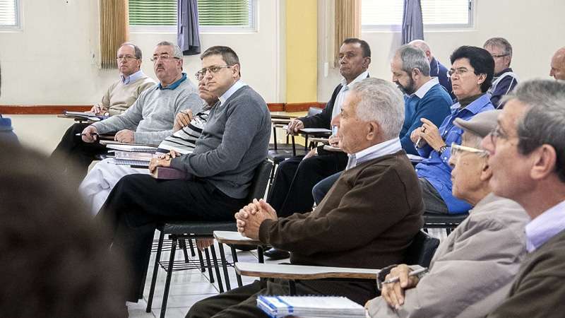 Padres dedicam semana em retiro espiritual