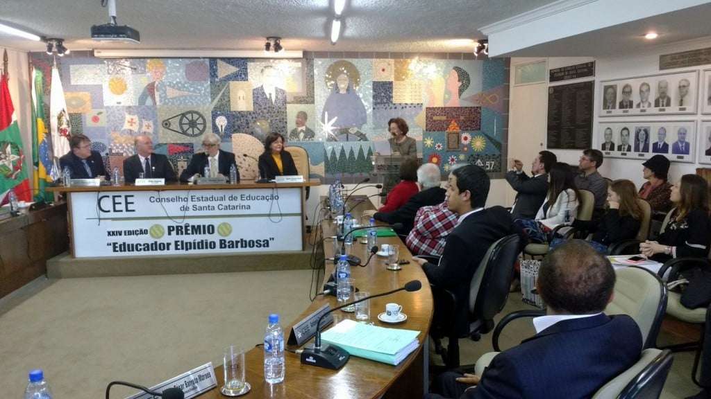 Ex-professora da Unesc recebe Diploma Mérito Educacional 1 Ex-professora da Unesc recebe Diploma Mérito Educacional