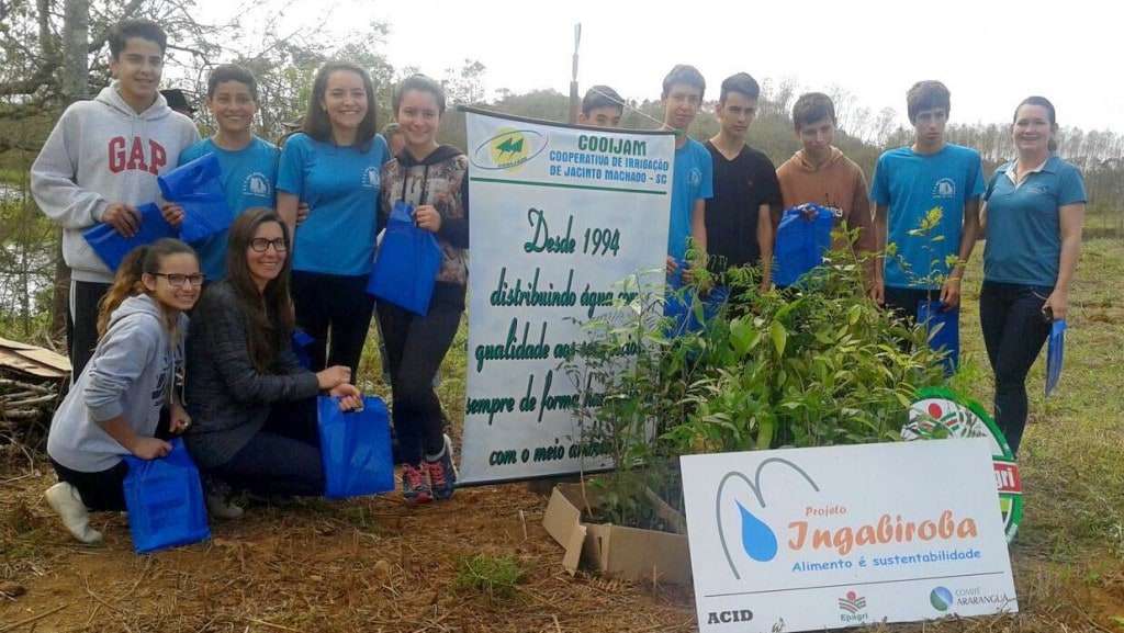 Comitê da Bacia do Rio Araranguá distribui 2 mil mudas pelo Dia da Árvore 1 Comitê da Bacia do Rio Araranguá distribui 2 mil mudas pelo Dia da Árvore