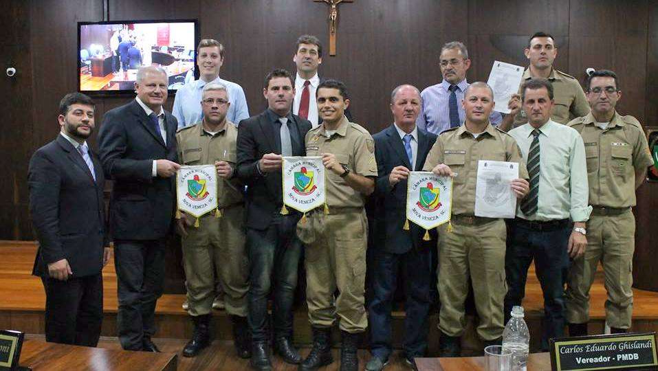 Policiais recebem Moção de Aplausos na Câmara 1 Policiais recebem Moção de Aplausos na Câmara