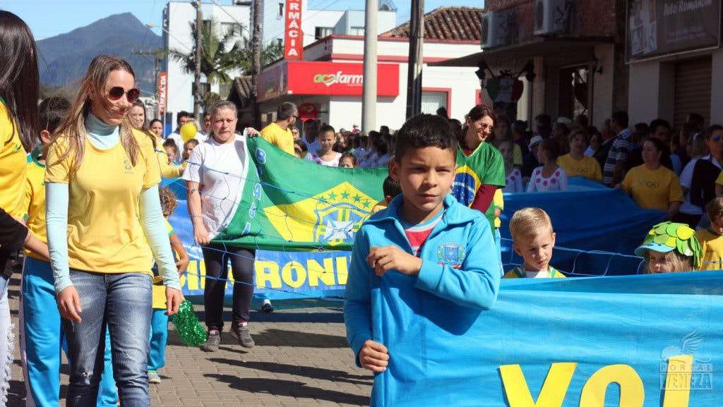Nova Veneza comemora Dia da Independência com grande desfile