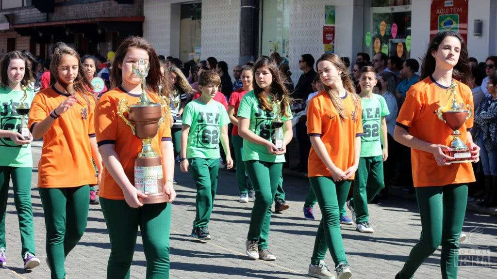 Nova Veneza comemora Dia da Independência com grande desfile