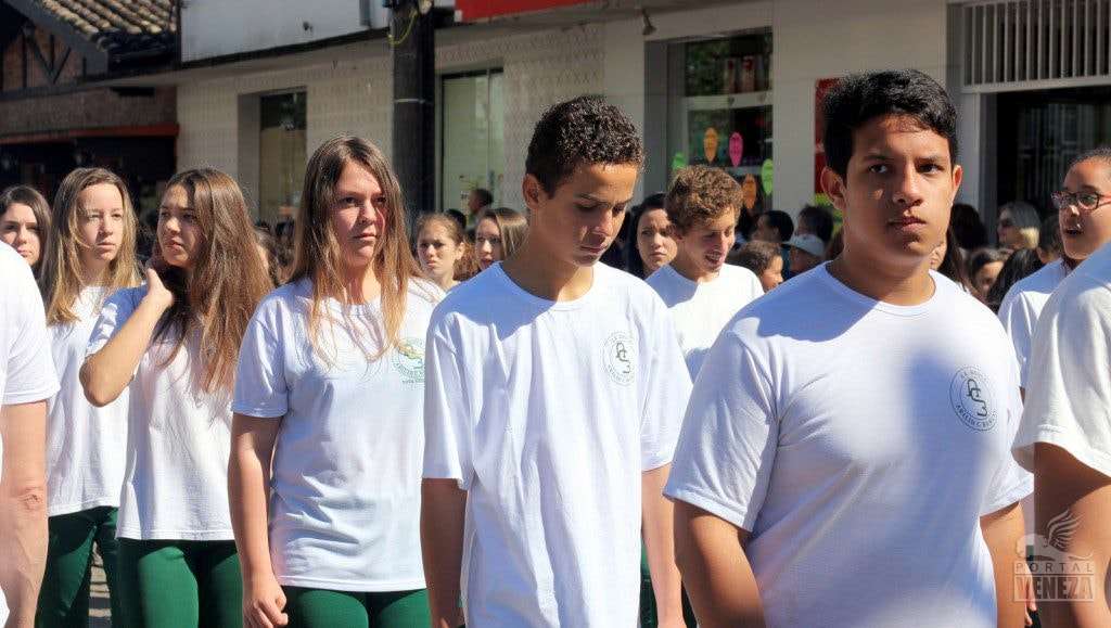 Nova Veneza comemora Dia da Independência com grande desfile