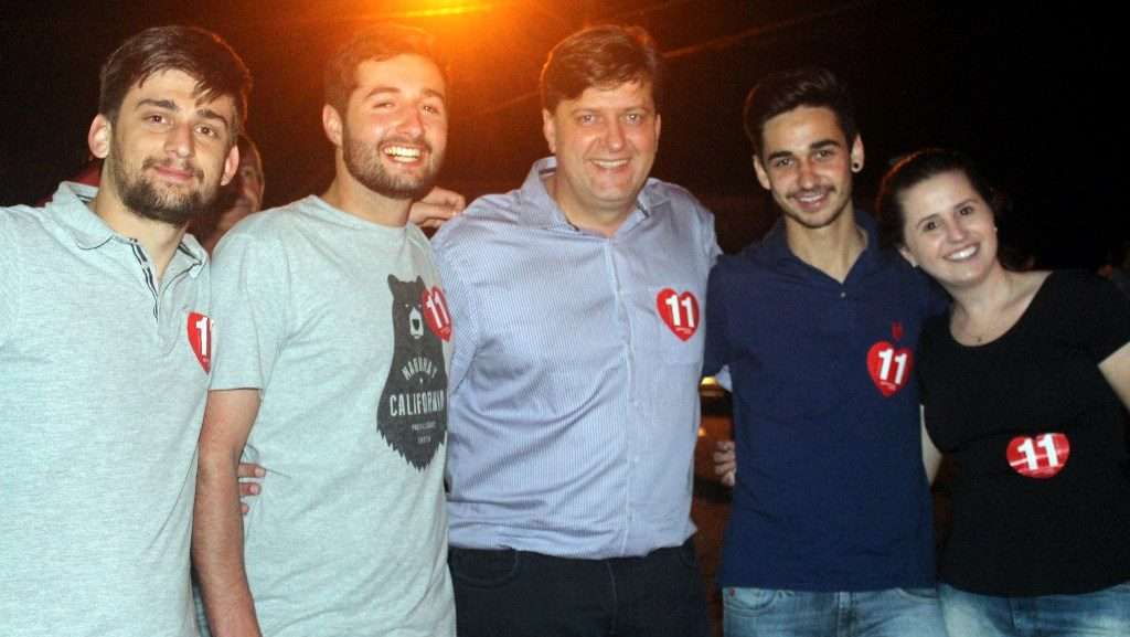 Jovens reúnem apoiadores de Evandro e Betão