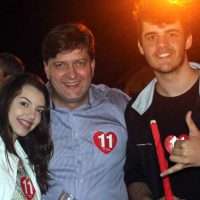 Jovens reúnem apoiadores de Evandro e Betão