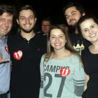 Jovens reúnem apoiadores de Evandro e Betão