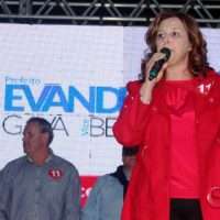 Evandro e Betão lotam Centro de Nova Veneza em comício final