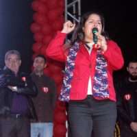 Evandro e Betão lotam Centro de Nova Veneza em comício final