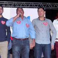 Evandro e Betão lotam Centro de Nova Veneza em comício final